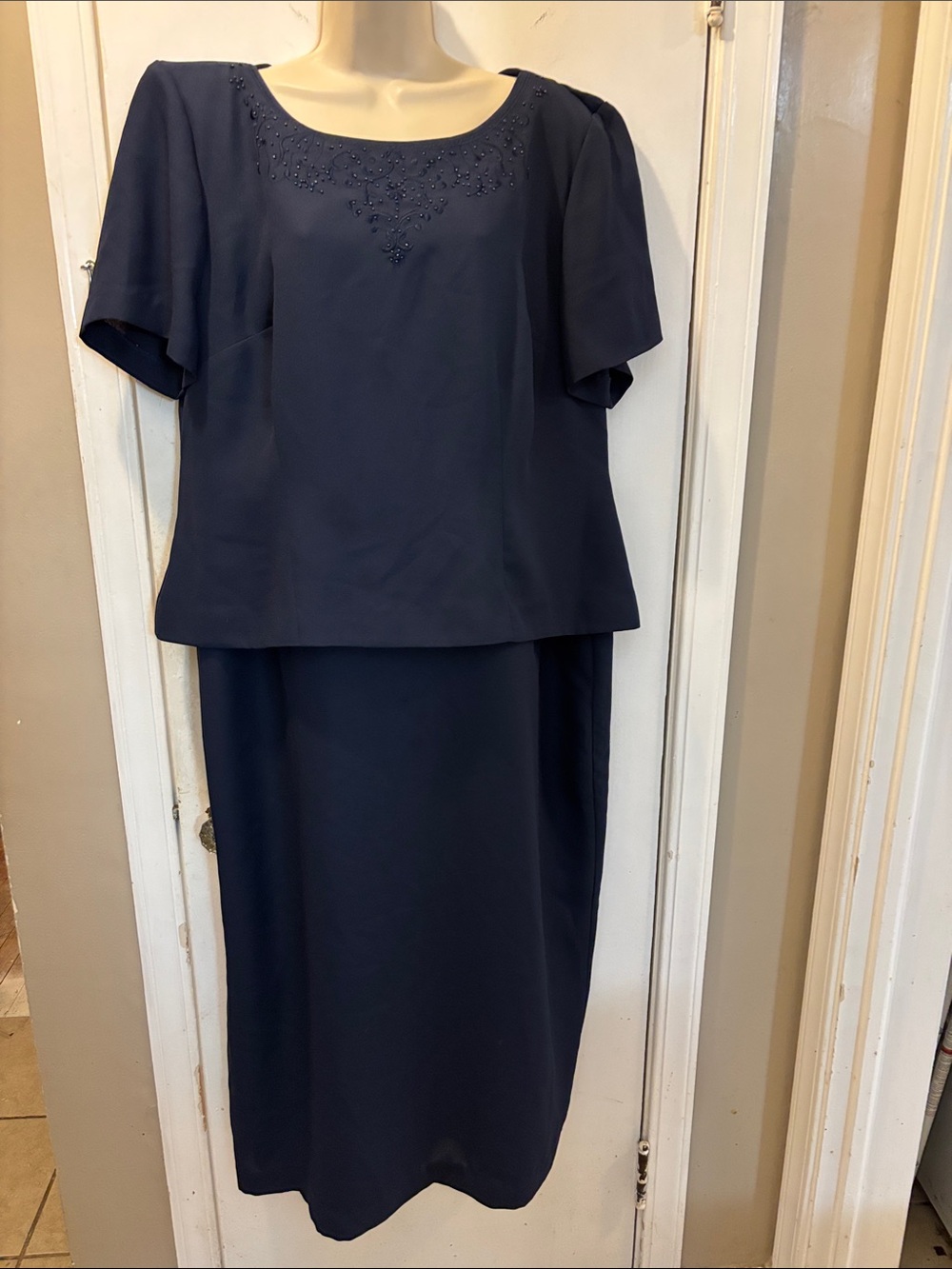 Classic Jessica Howard Evening 18W Navy long dress Beaded Scoop Neck 26-356